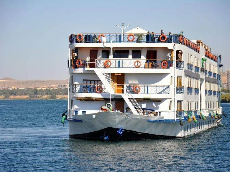 Luxury Esmeralda Nile Cruise sailing between Luxor and Aswan