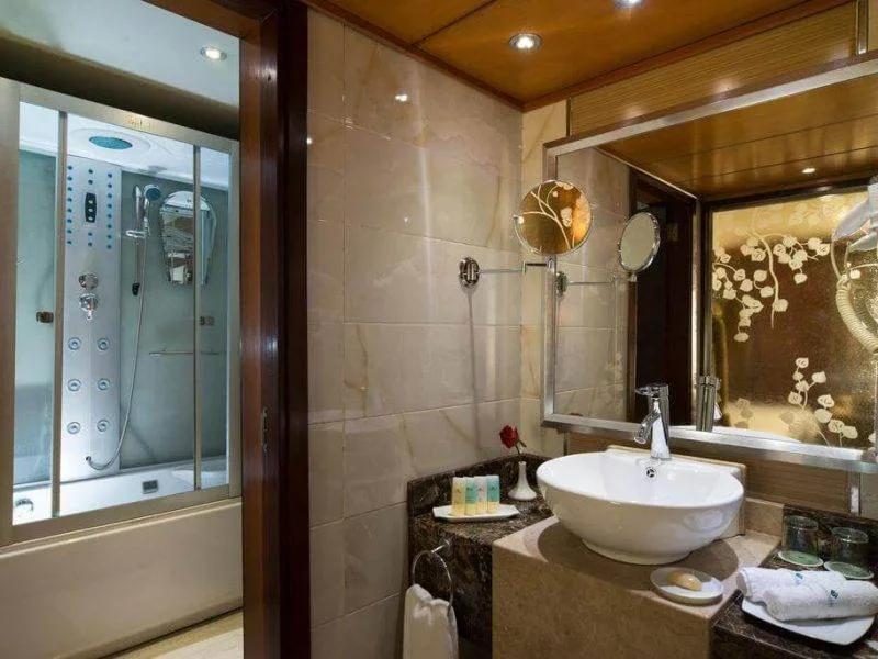 the luxury cabin on ESMERALDA-NILE-CRUISE