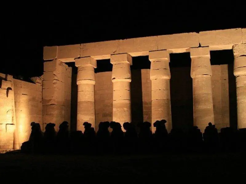 karnak-light-show-pillar-view-luxor-night-tour