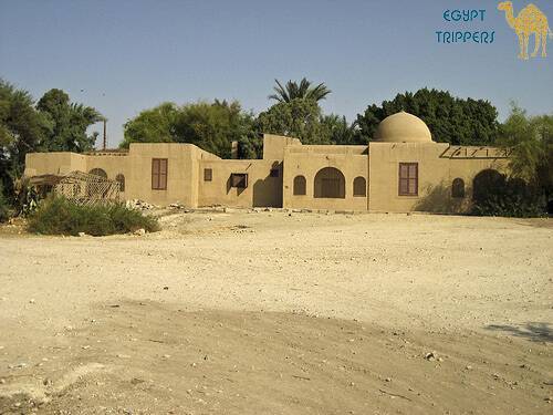 Tutankhamun's tomb replica and Carter’s home