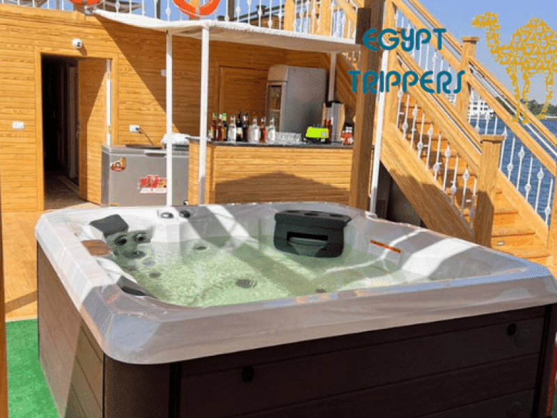 La Rose Dahabiya jacuzzi outdoor