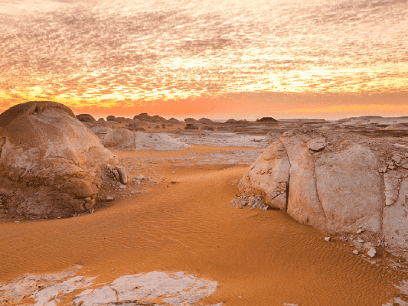 Sun rise in Egypt white desert
